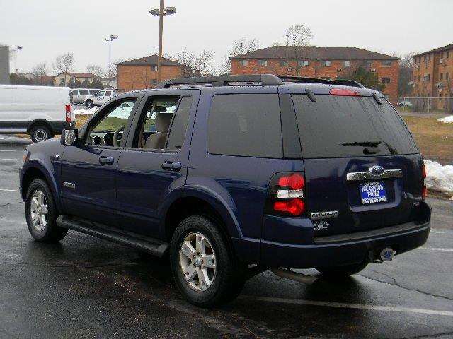 2007 Ford Explorer XLT 4dr SUV 4WD V8